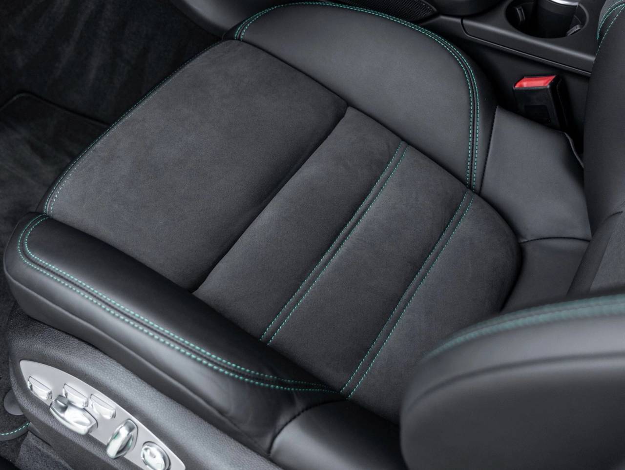 2026 Porsche Macan Macan GTS