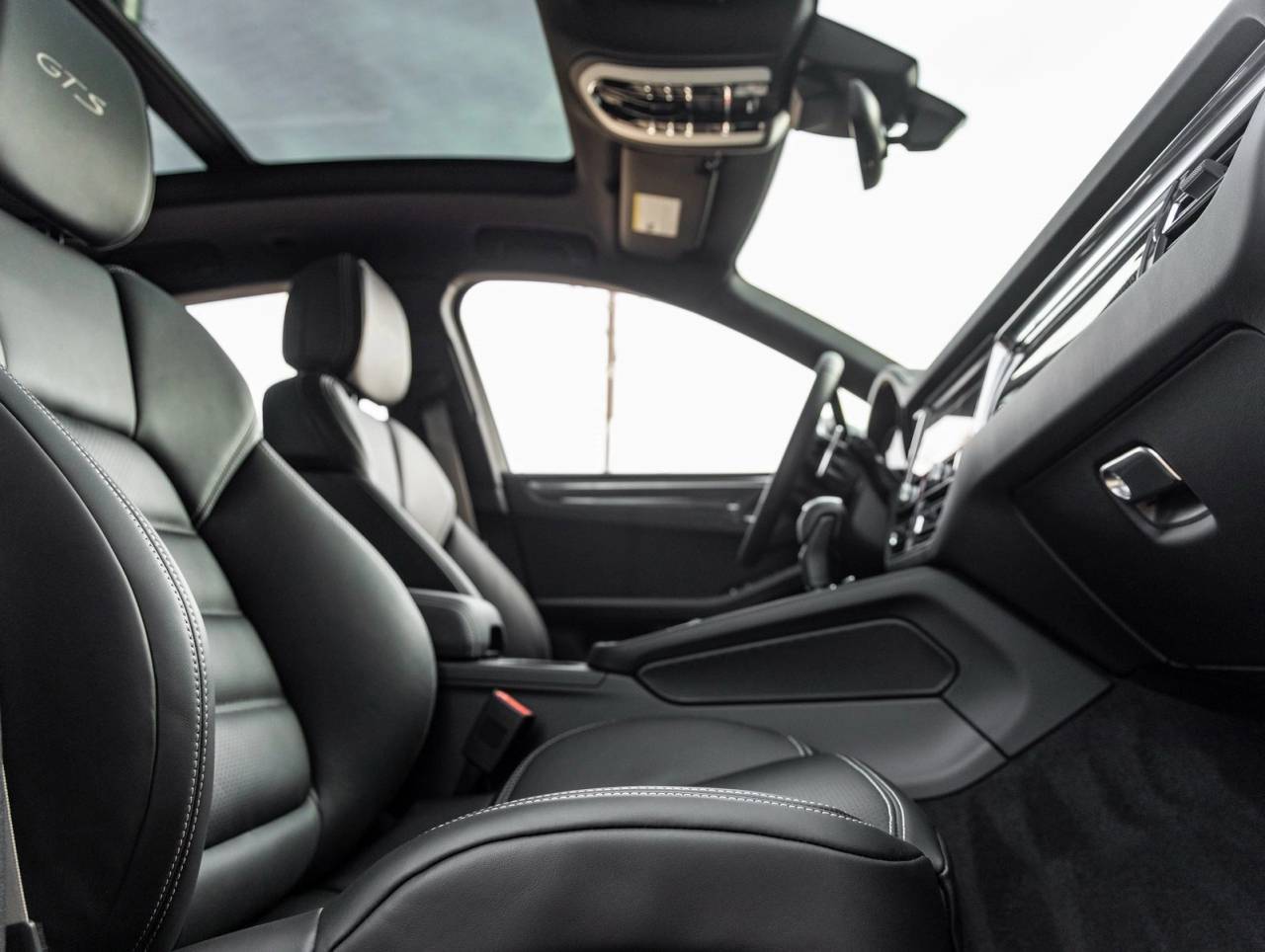 2026 Porsche Macan Macan GTS