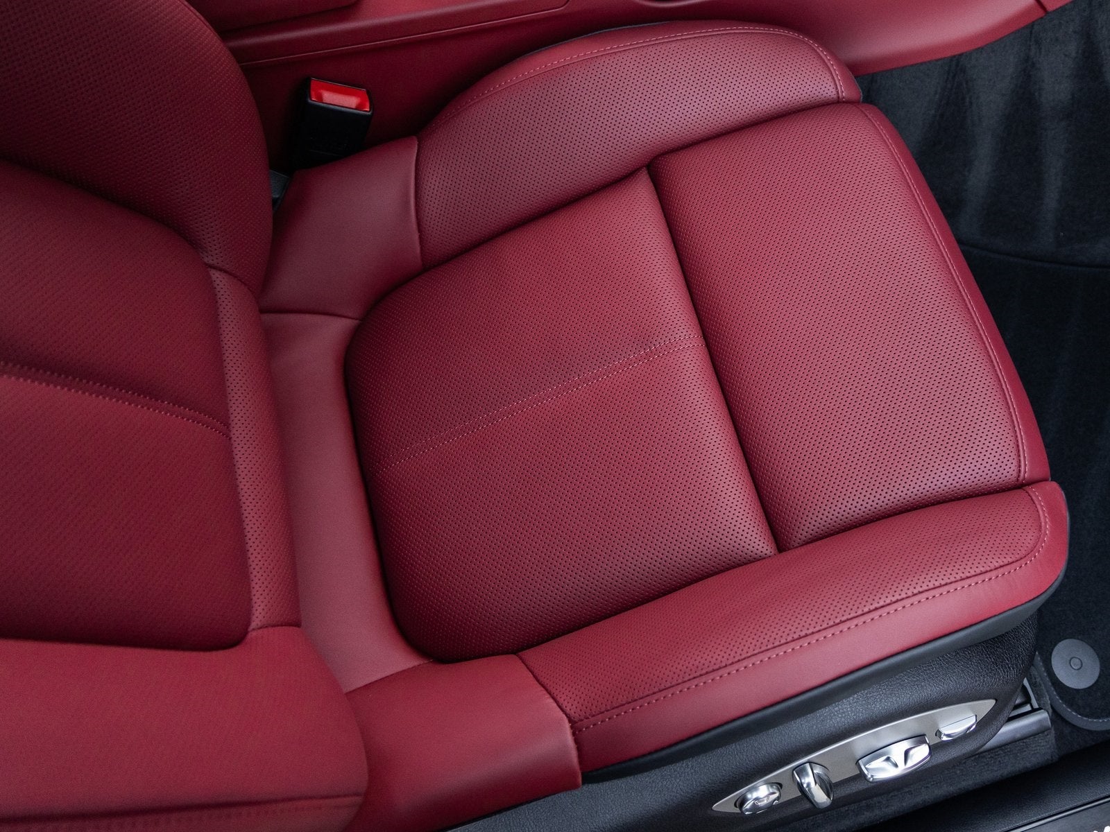 2026 Porsche Macan Macan GTS