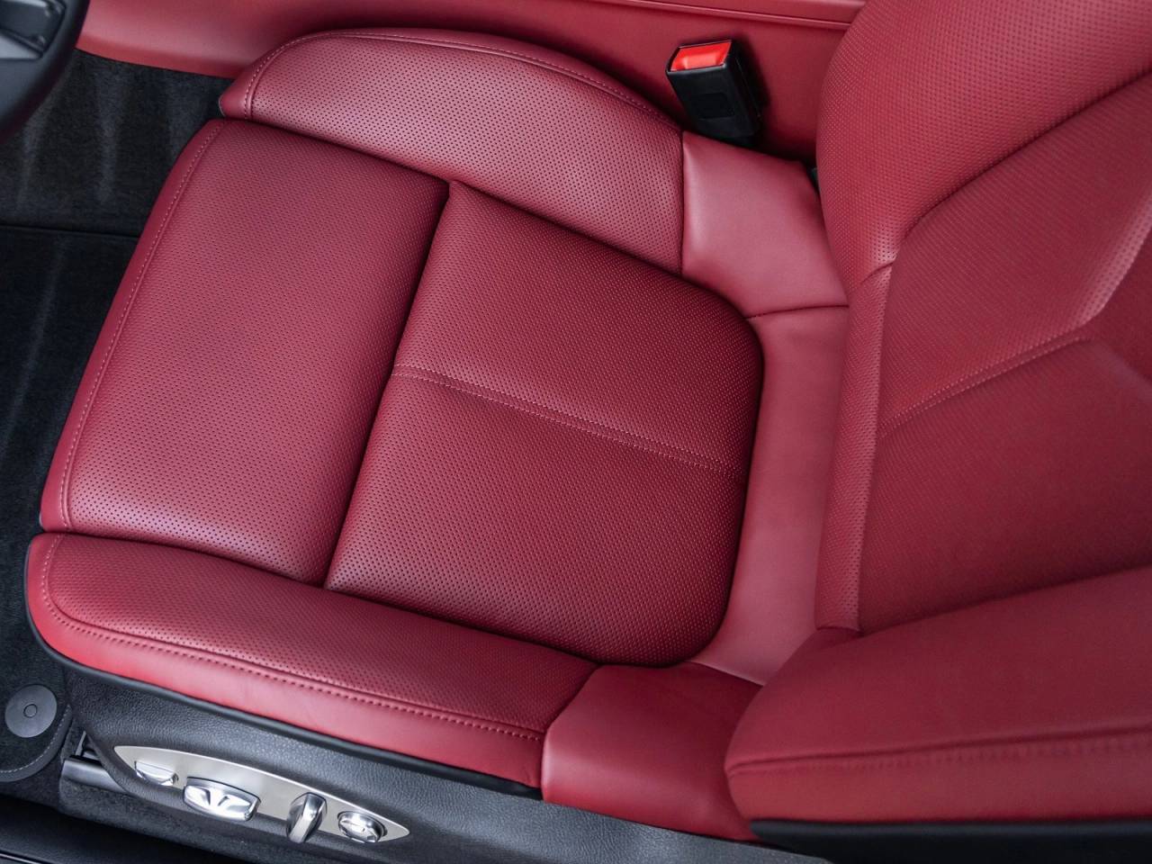 2026 Porsche Macan Macan GTS