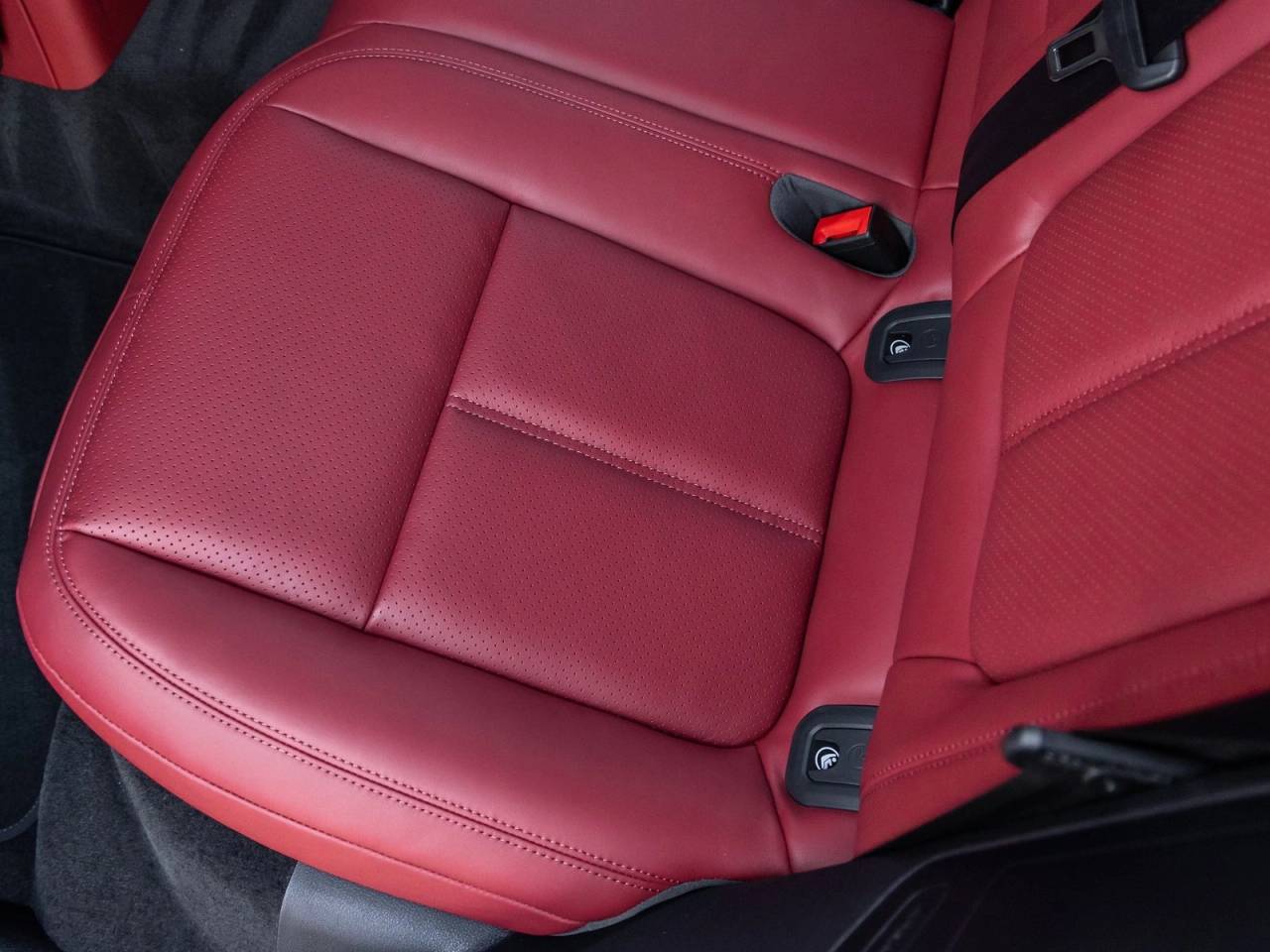 2026 Porsche Macan Macan GTS