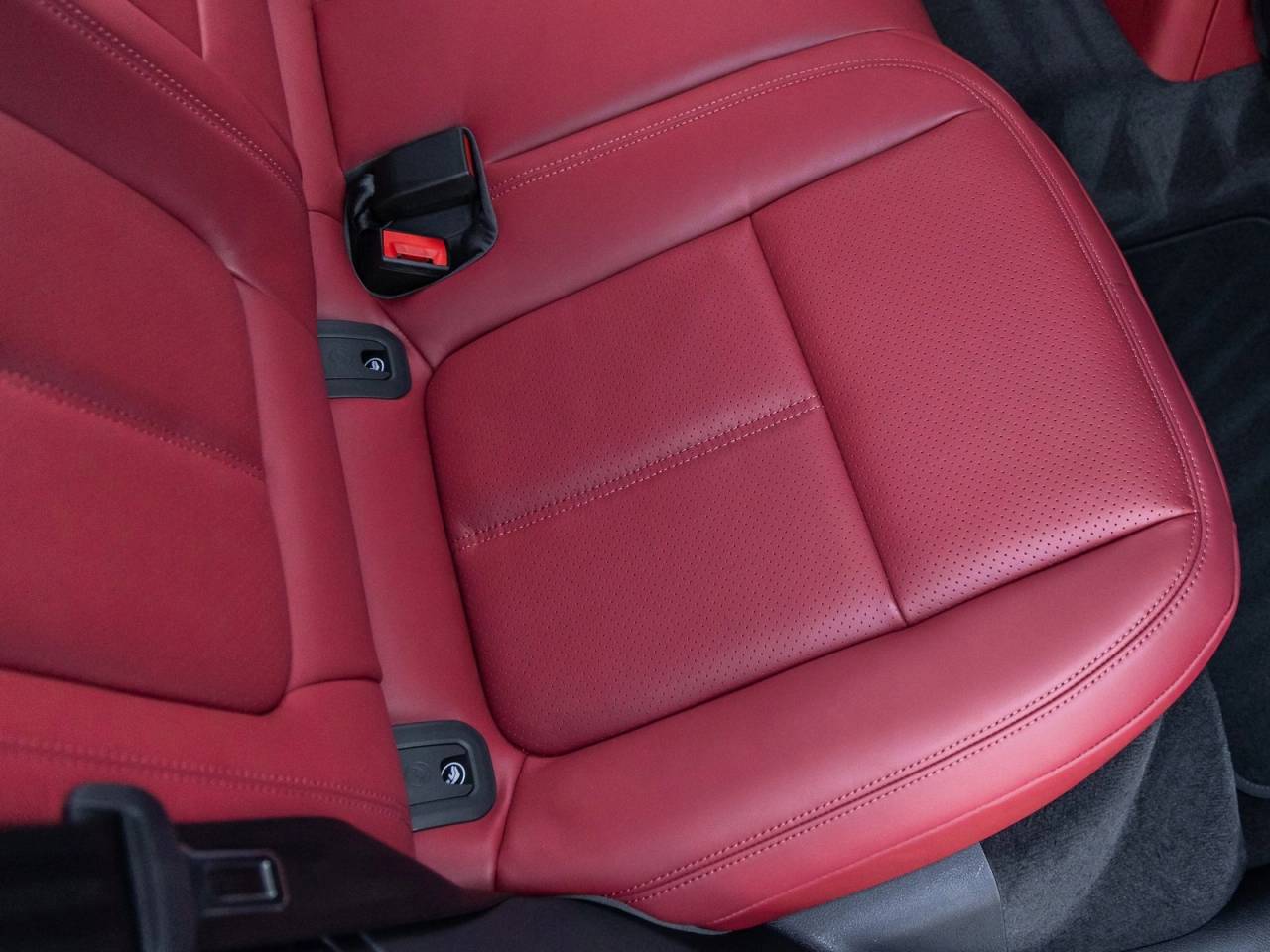 2026 Porsche Macan Macan GTS