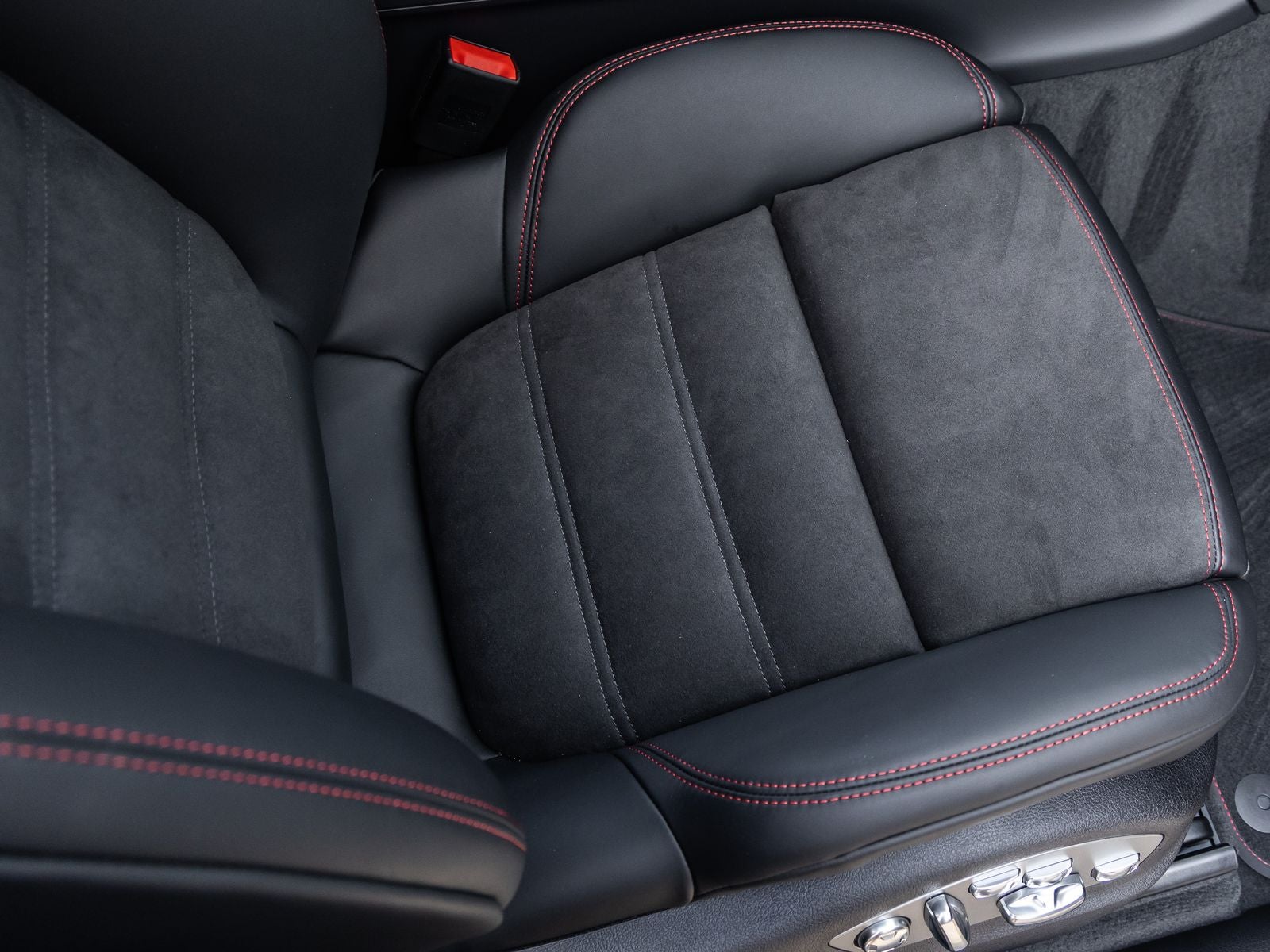 2026 Porsche Macan GTS