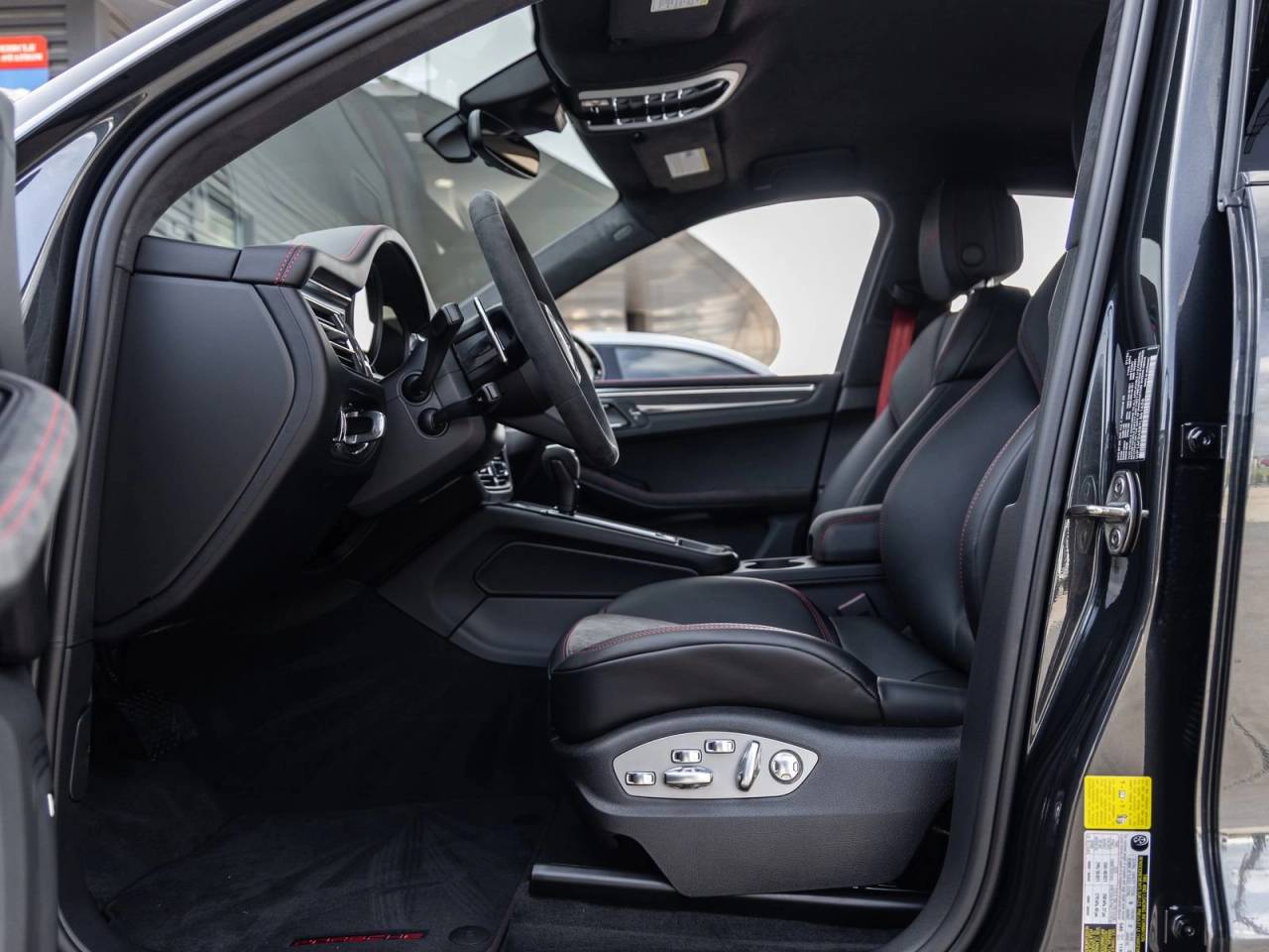 2026 Porsche Macan Macan GTS