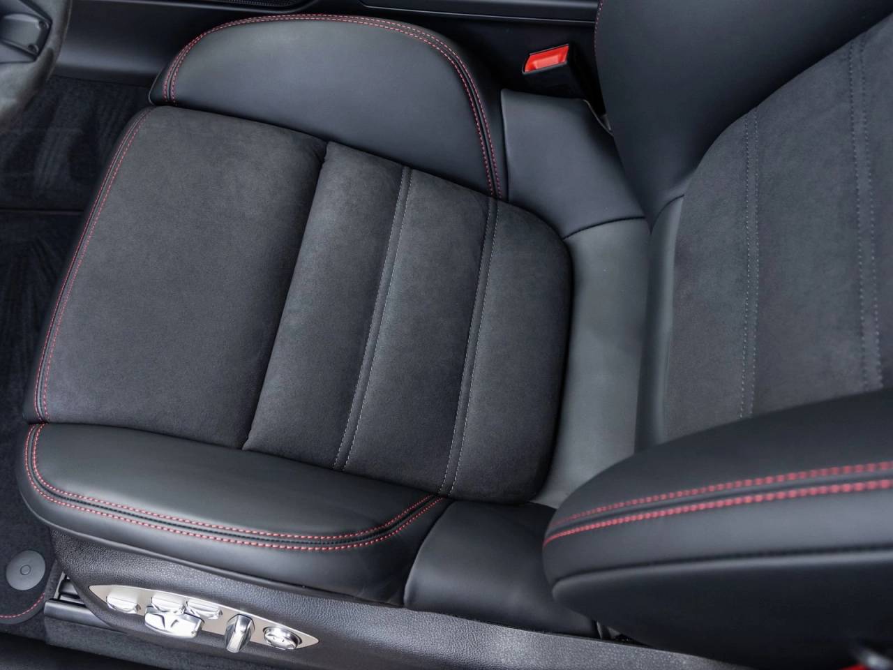 2026 Porsche Macan Macan GTS