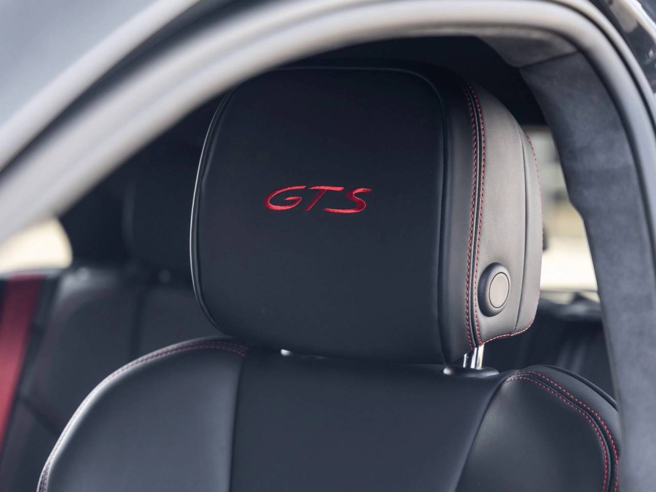 2026 Porsche Macan Macan GTS