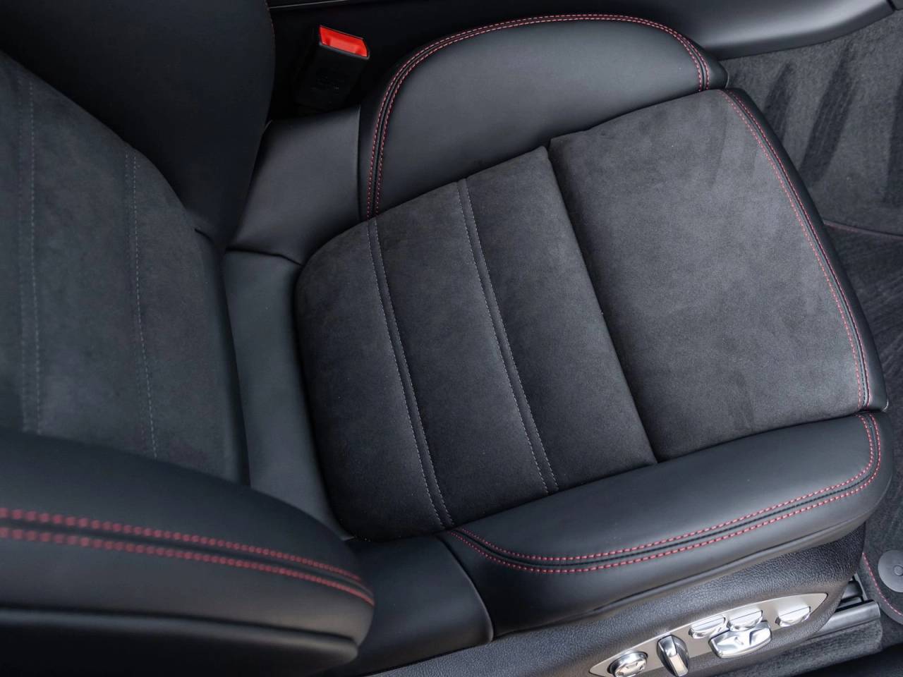 2026 Porsche Macan Macan GTS