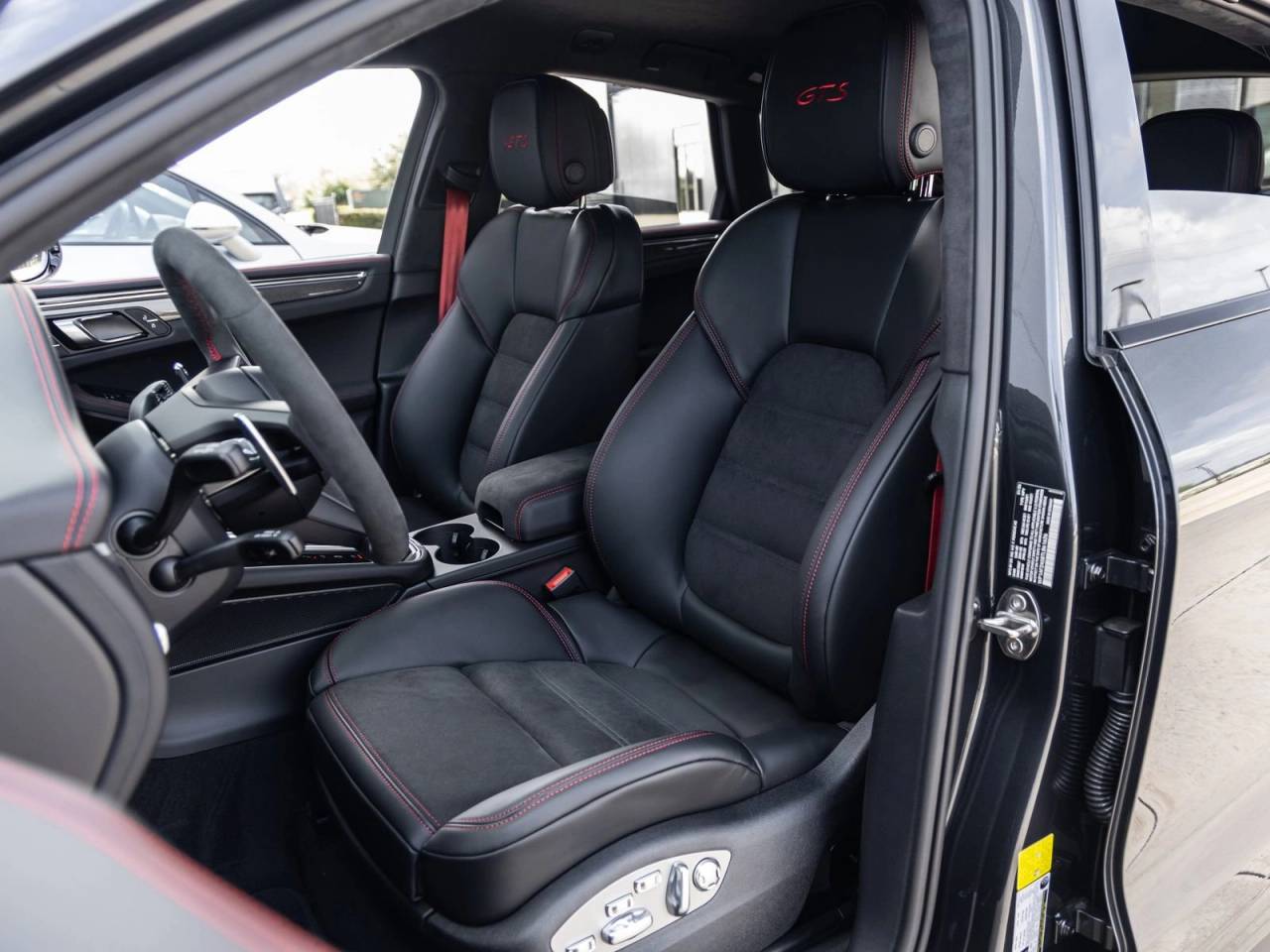 2026 Porsche Macan Macan GTS