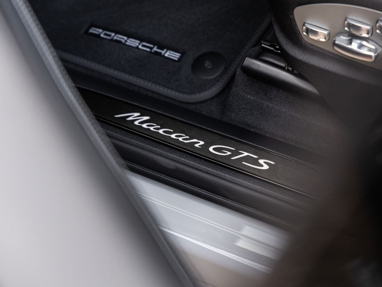2026 Porsche Macan Macan GTS