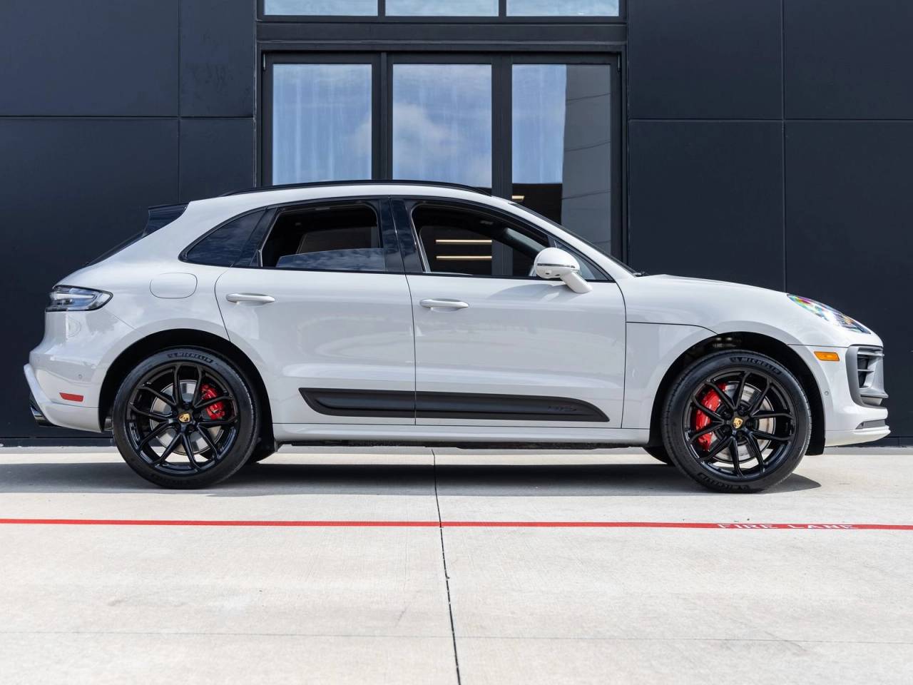 2026 Porsche Macan Macan GTS