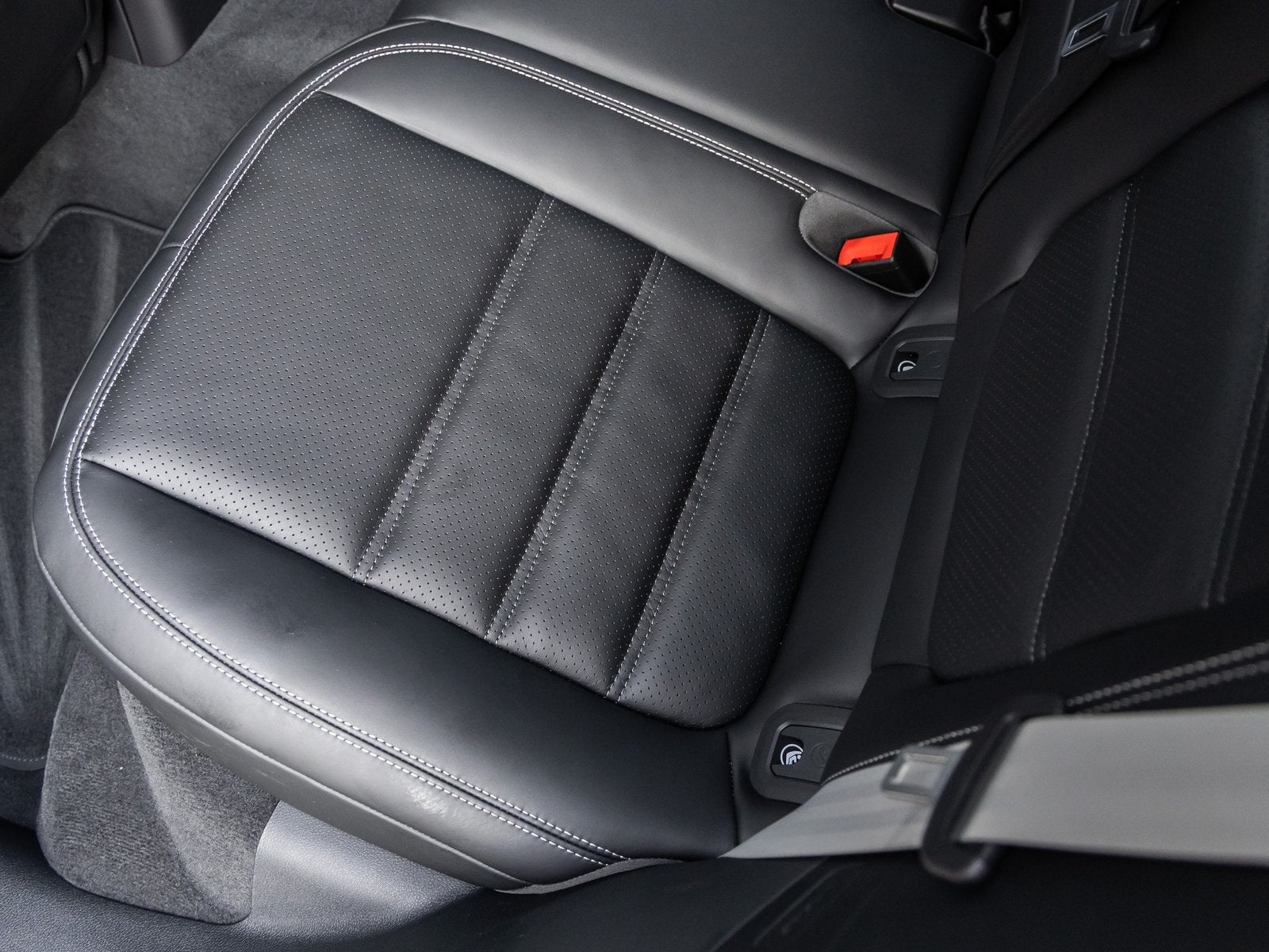 2026 Porsche Macan Macan GTS