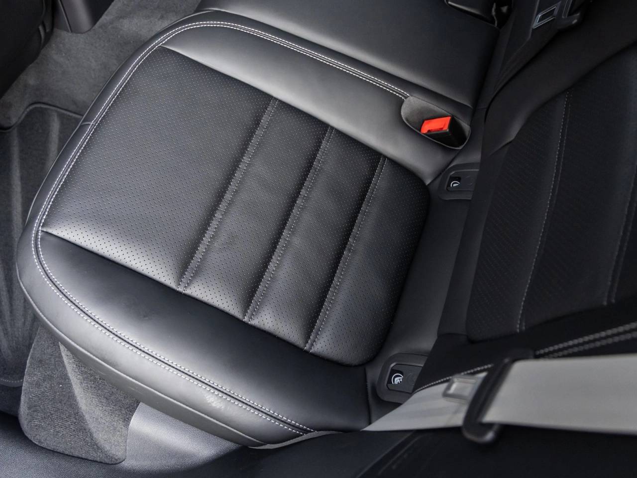 2026 Porsche Macan Macan GTS