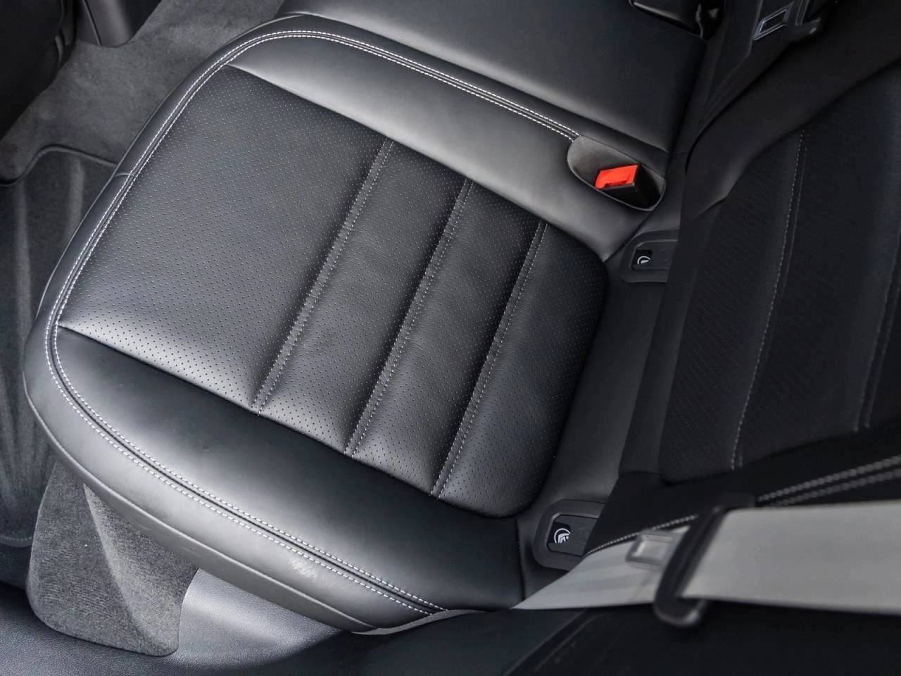 2026 Porsche Macan Macan GTS