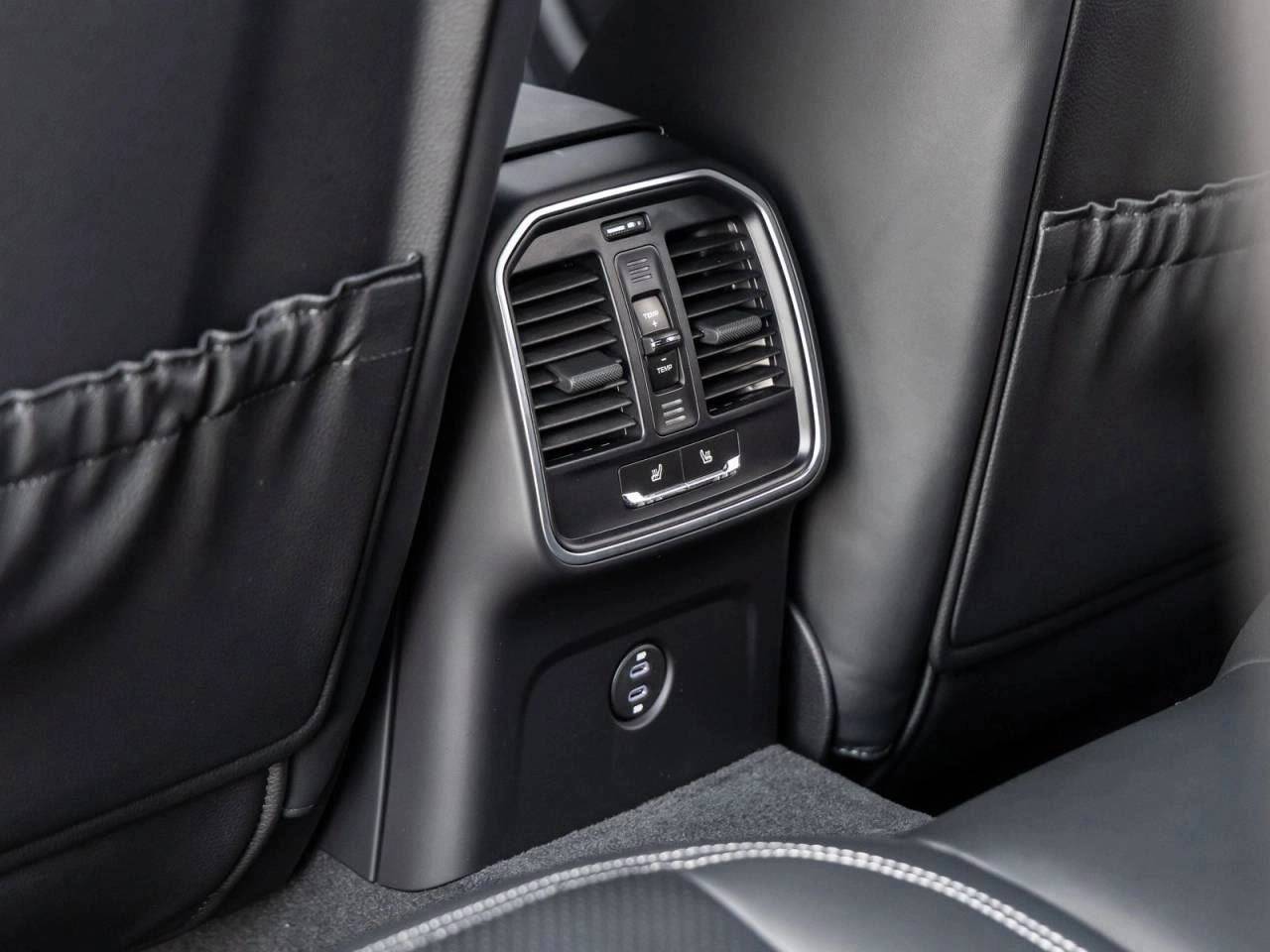 2026 Porsche Macan Macan GTS