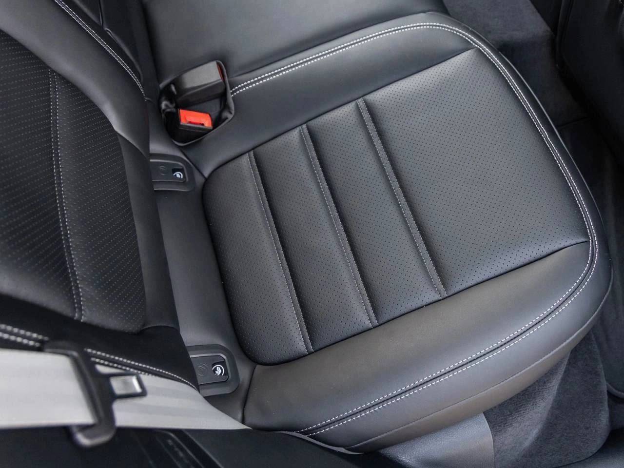 2026 Porsche Macan Macan GTS