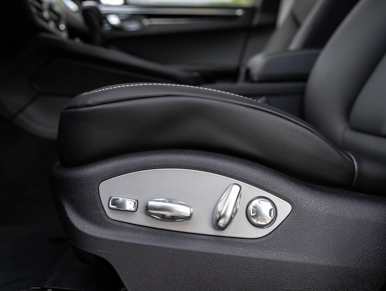 2026 Porsche Macan Macan S