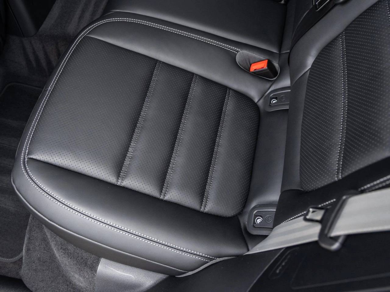 2026 Porsche Macan Macan S