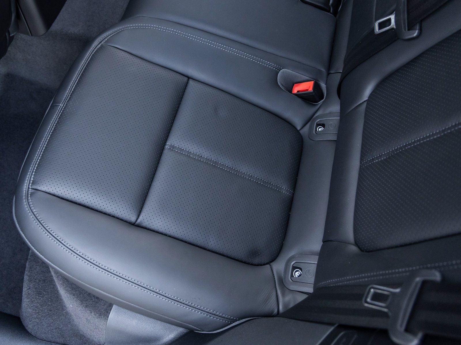 2025 Porsche Macan S