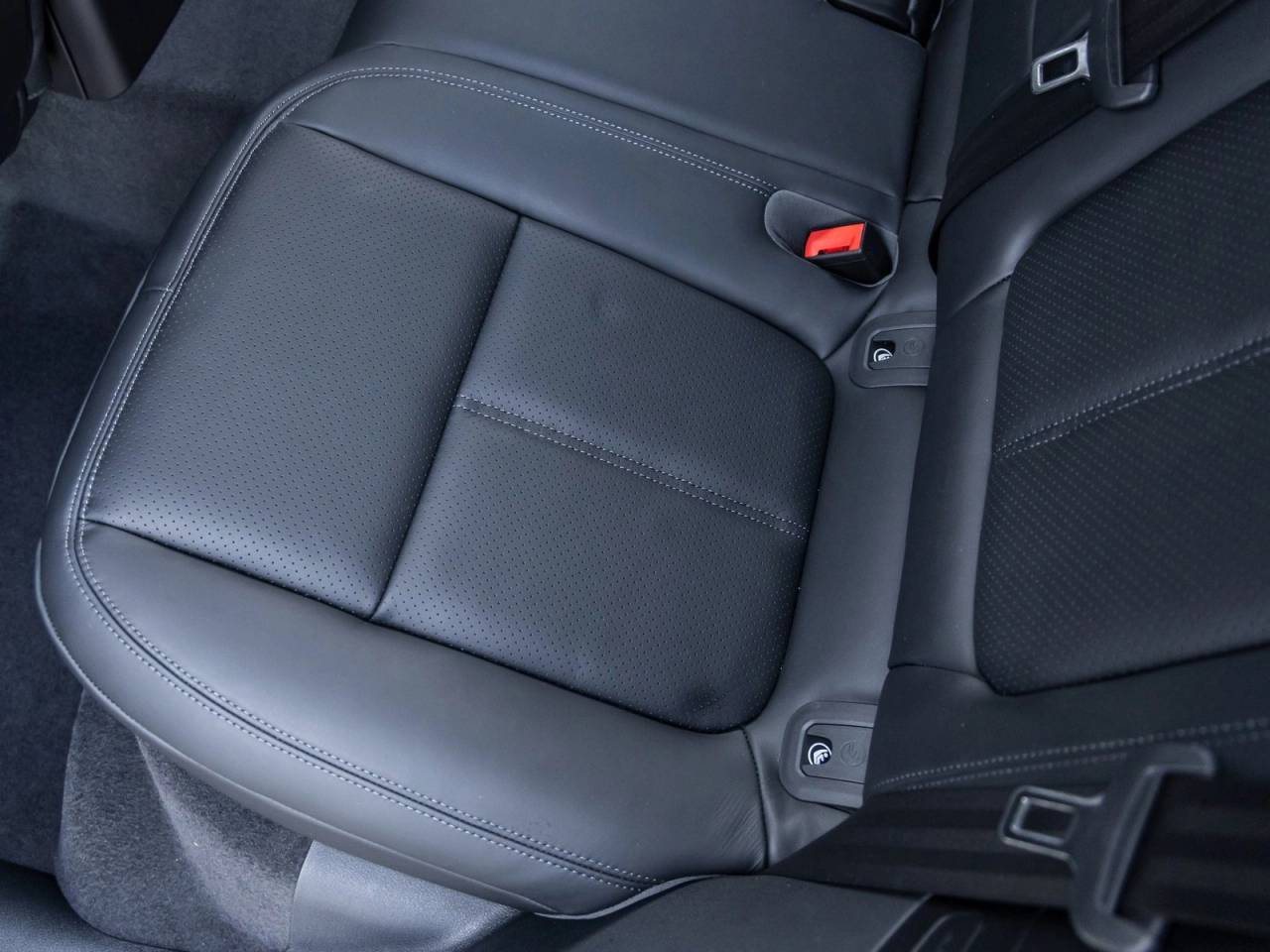 2025 Porsche Macan S