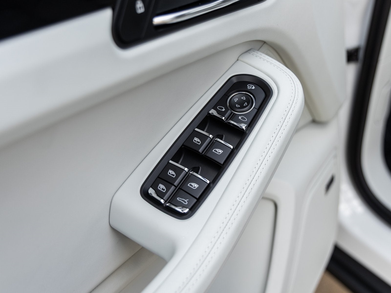 2026 Porsche Macan Macan S