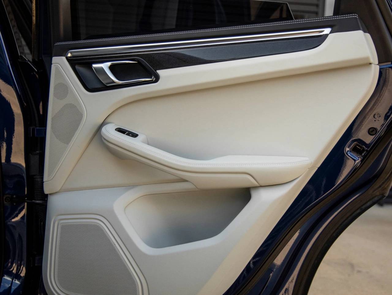 2023 Porsche Macan Macan S (MY23)