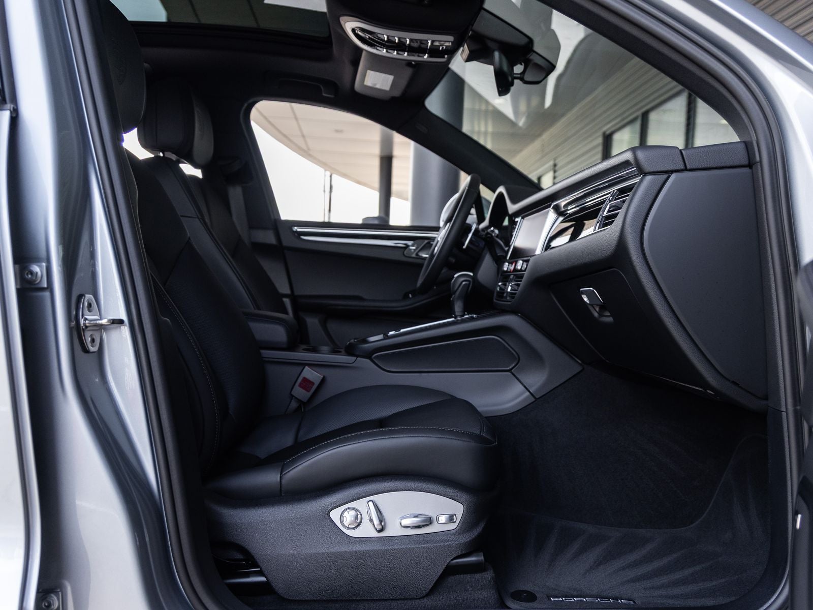 2026 Porsche Macan Macan S