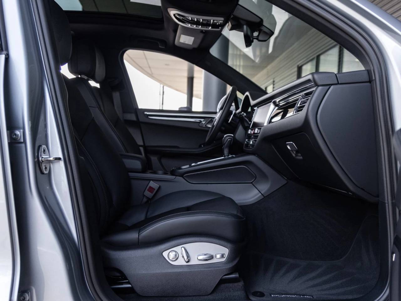2026 Porsche Macan Macan S