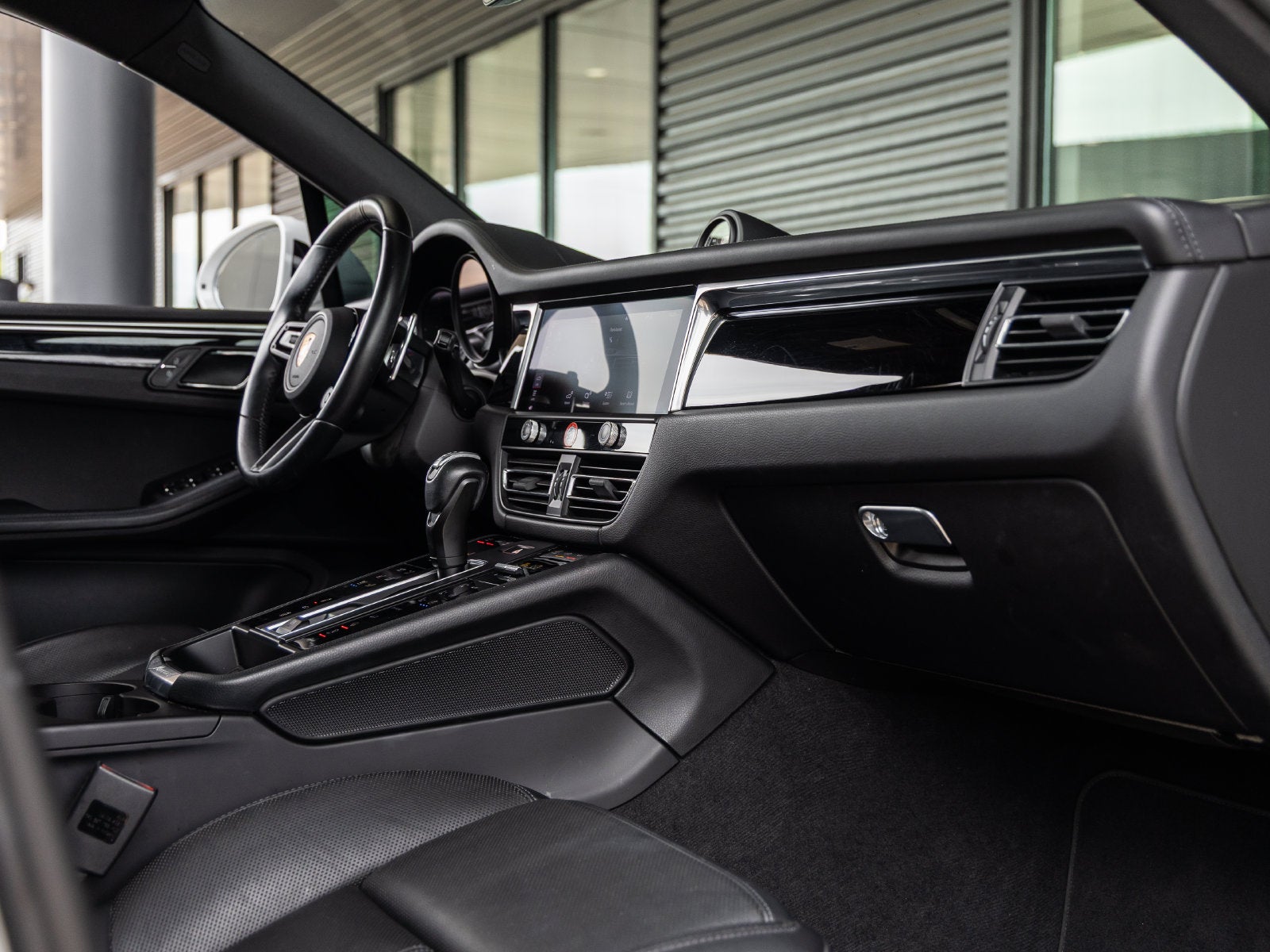 2022 Porsche Macan S