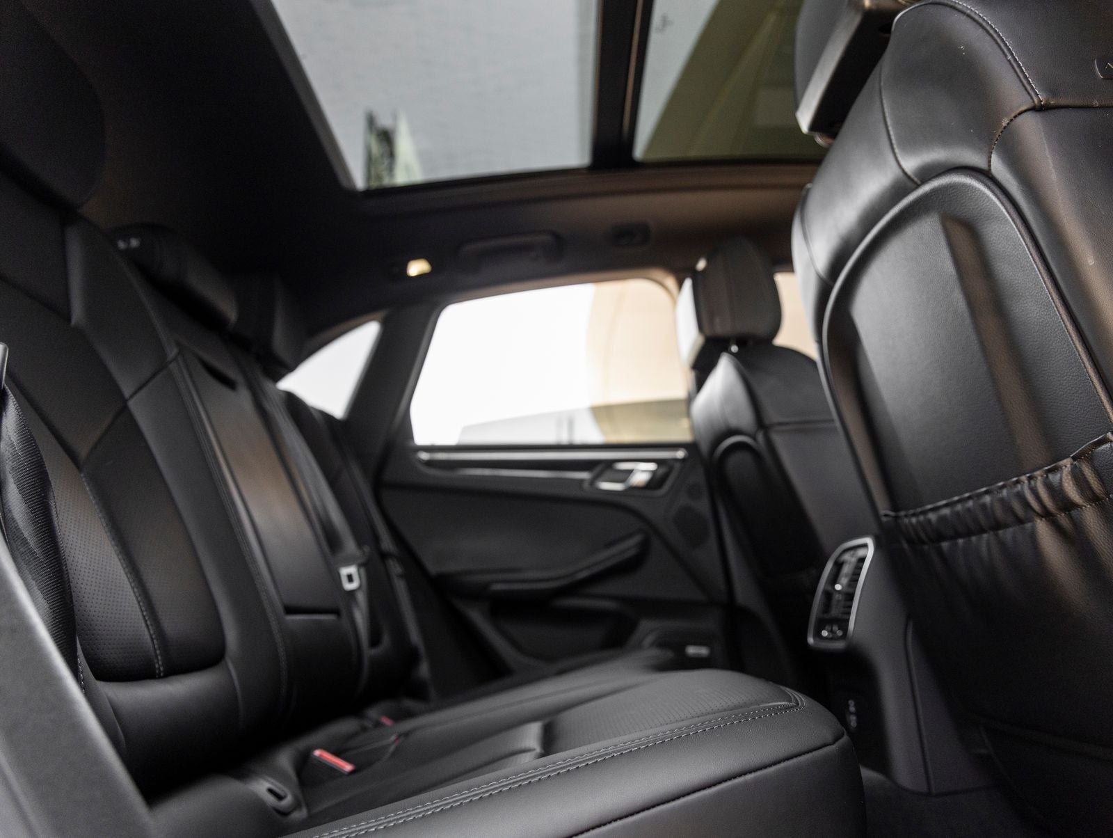 2025 Porsche Macan S