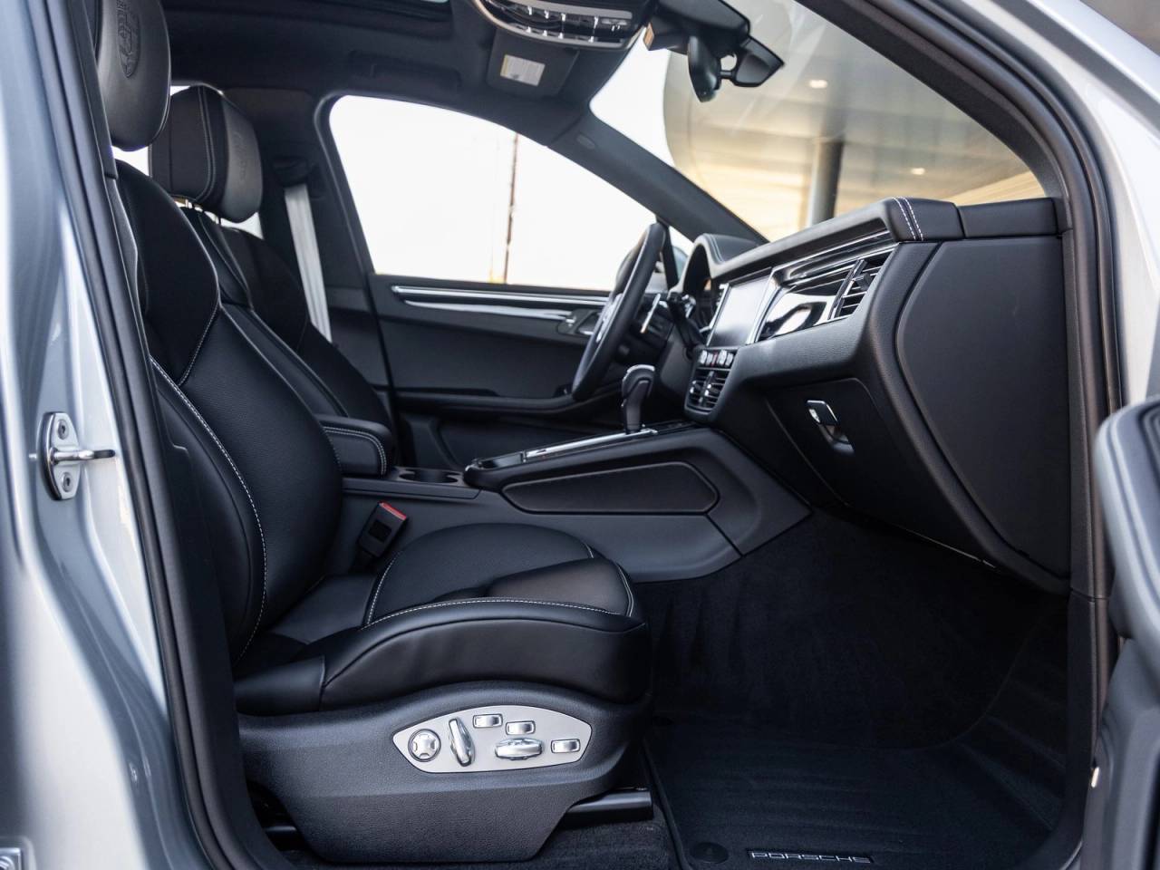 2026 Porsche Macan Macan S