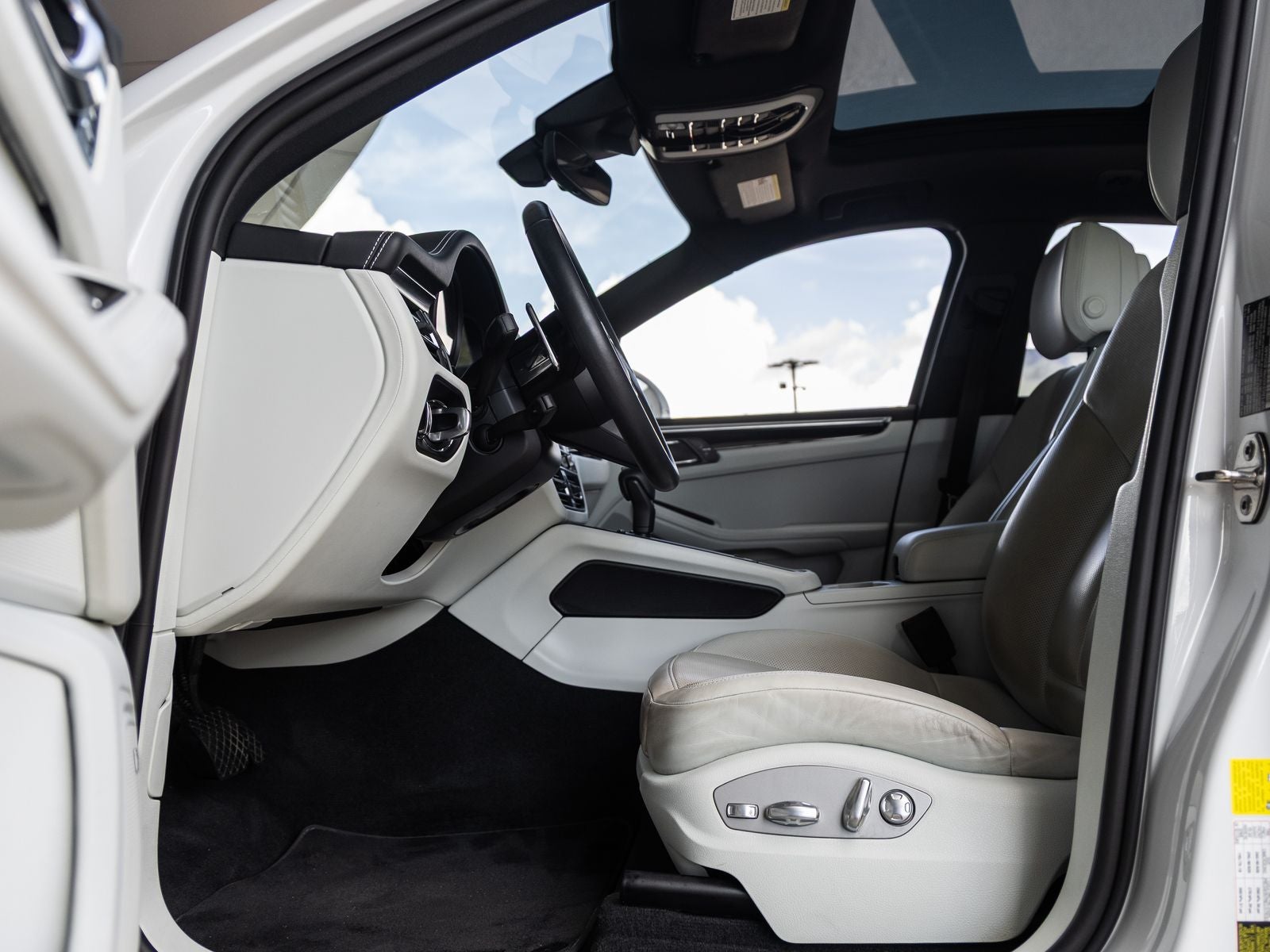 2022 Porsche Macan S