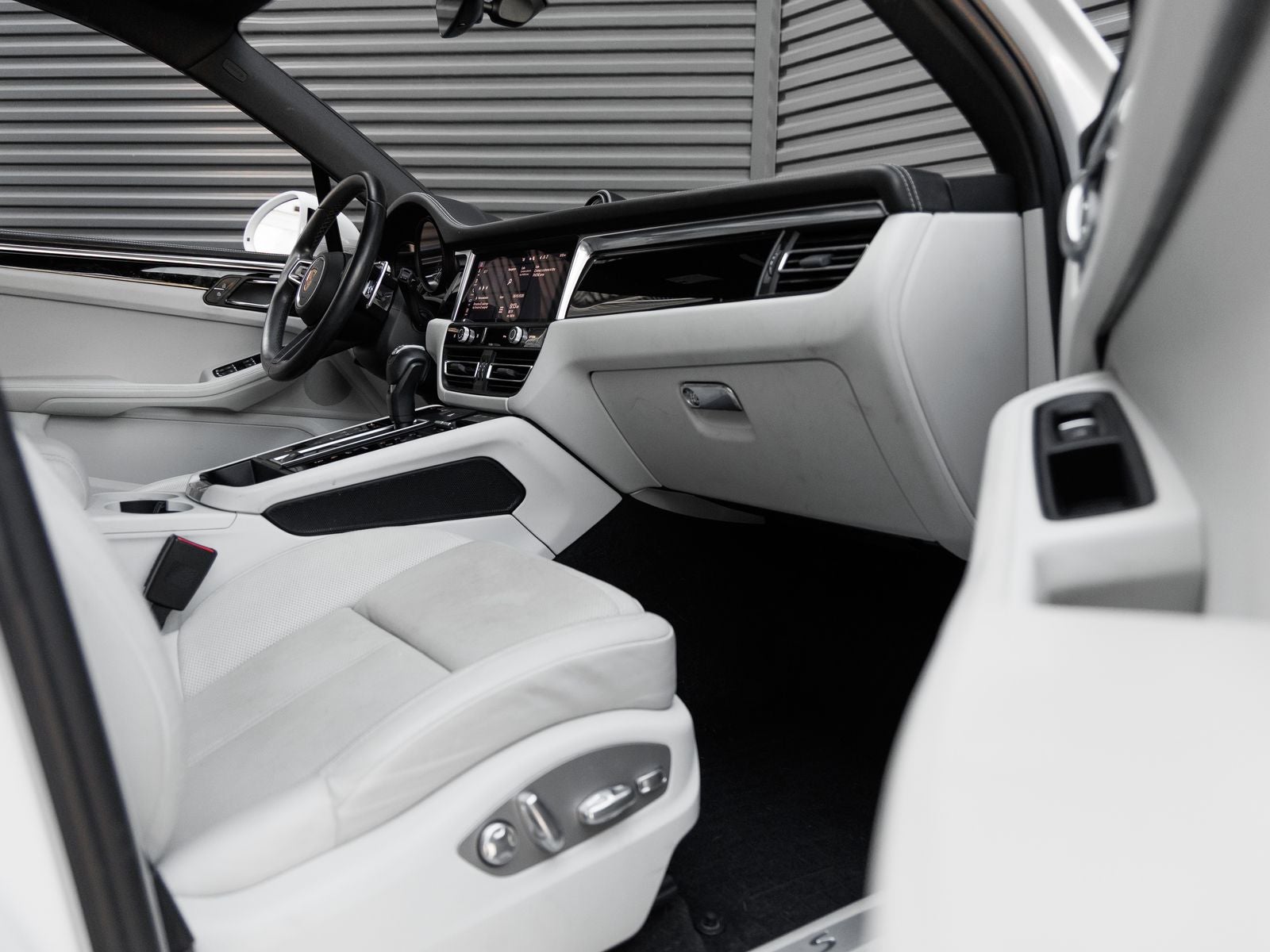 2022 Porsche Macan Macan S