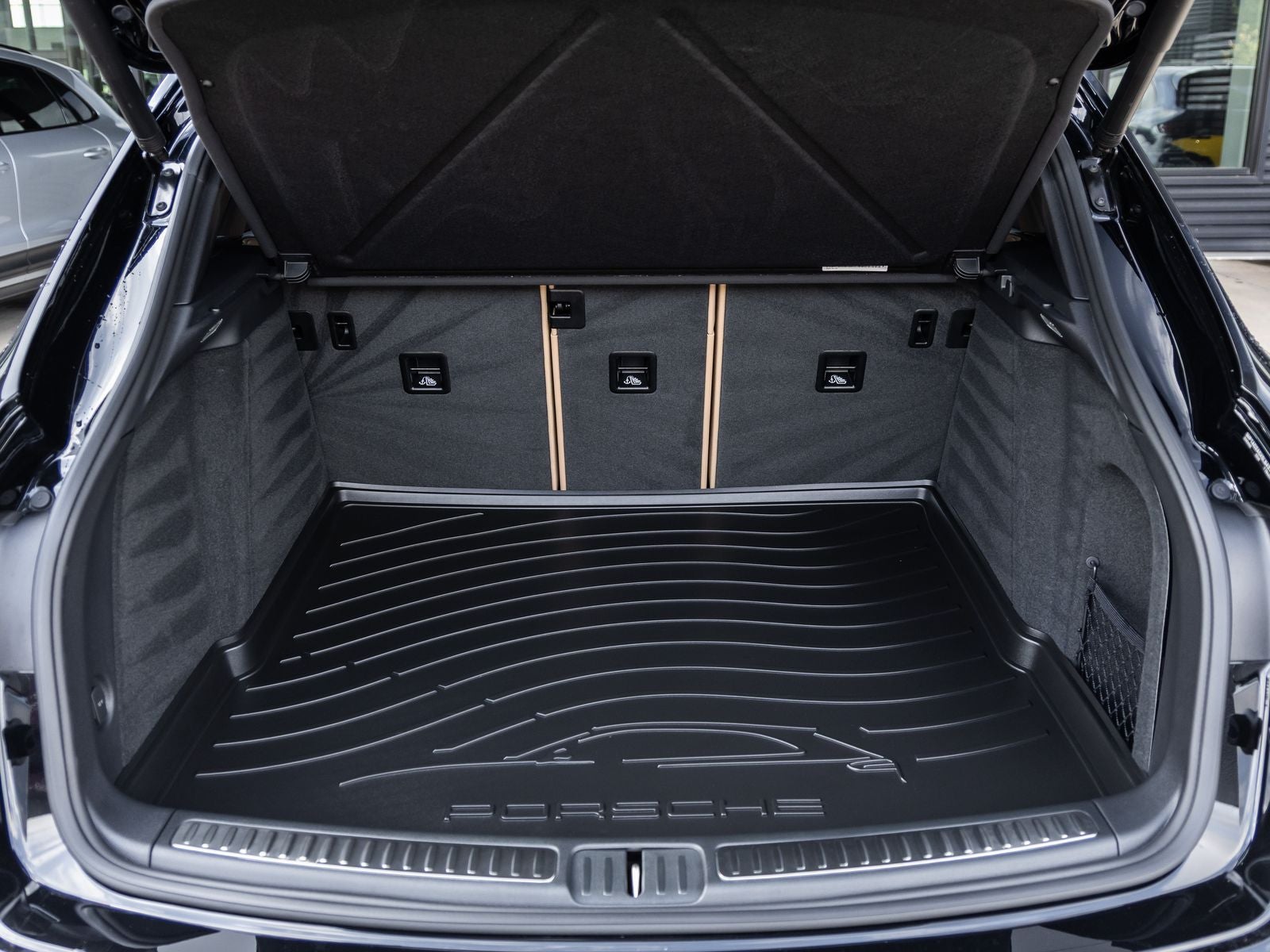 2025 Porsche Macan S