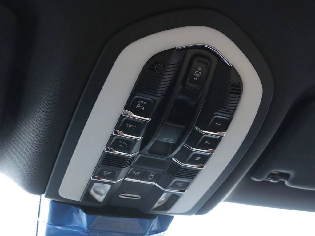 2025 Porsche Macan S