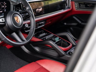 2025 Porsche Cayenne GTS