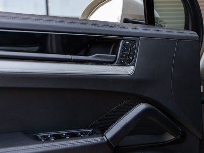 2024 Porsche Cayenne Cayenne S (MY24)