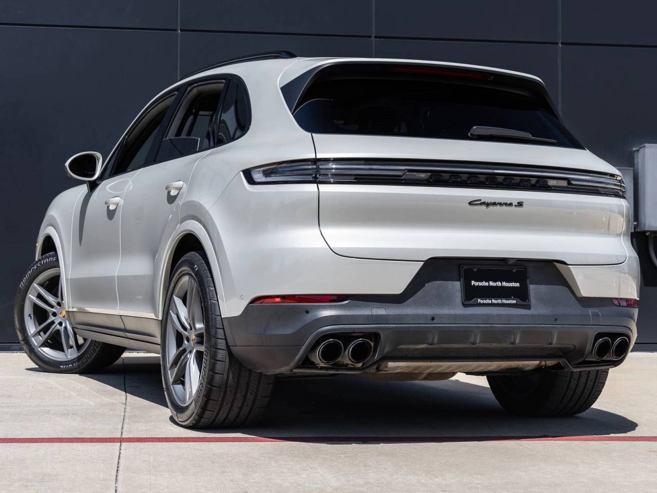 2024 Porsche Cayenne Cayenne S (MY24)