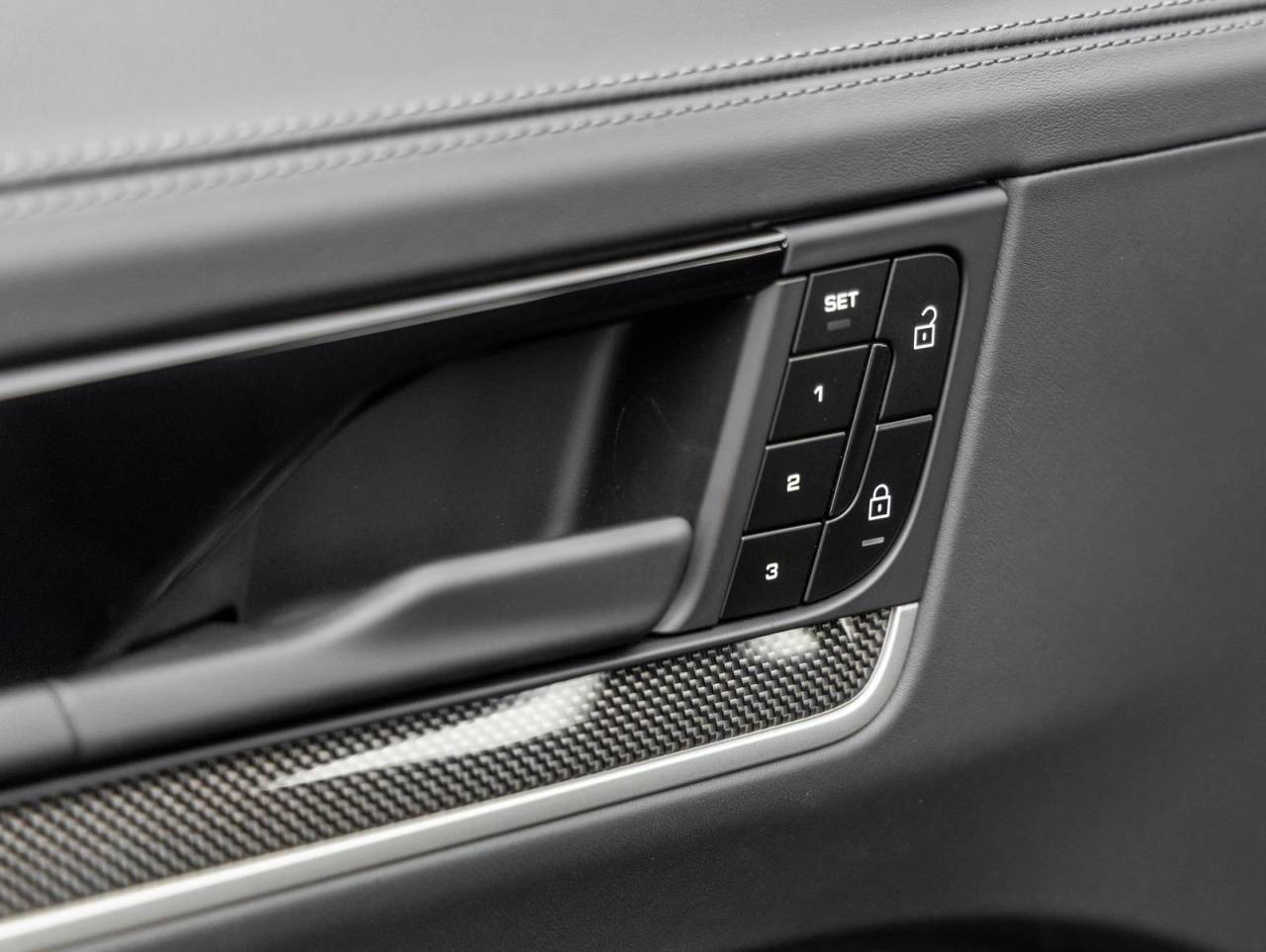 2025 Porsche Cayenne Turbo E-Hybrid