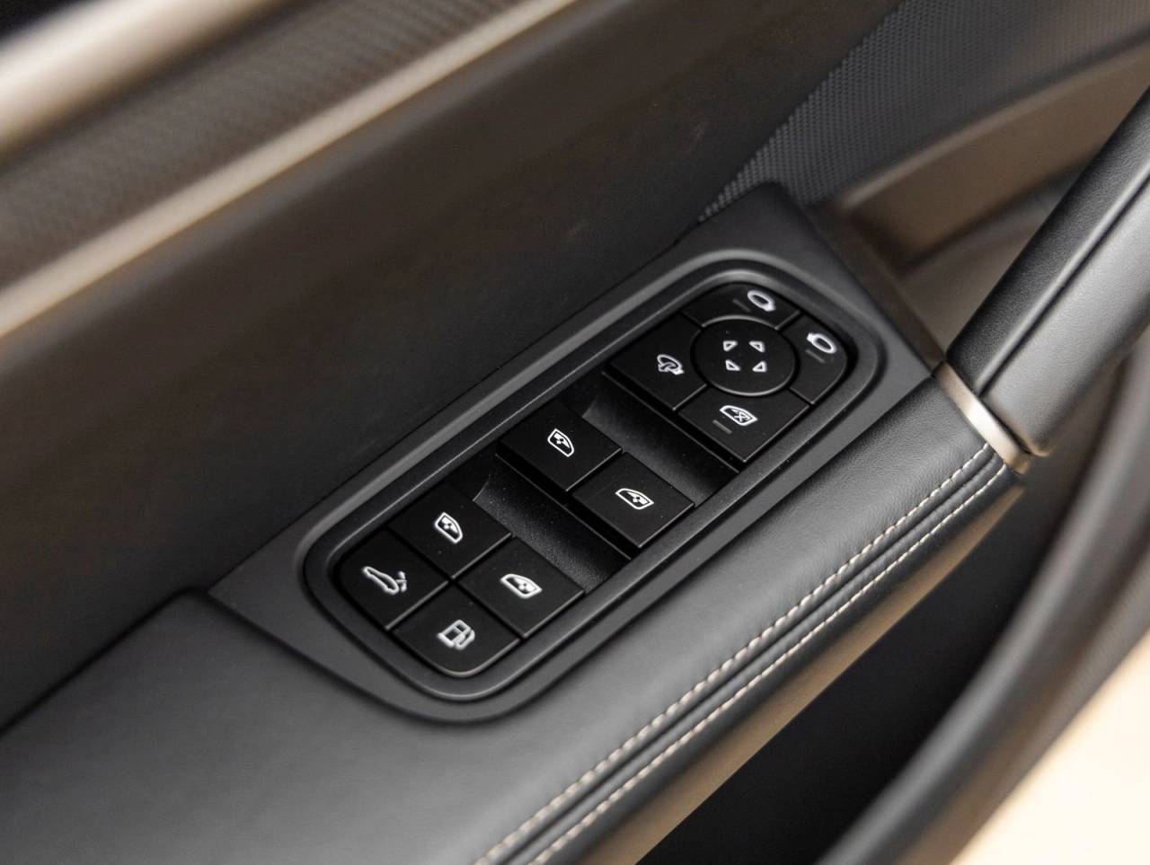 2025 Porsche Cayenne Turbo E-Hybrid