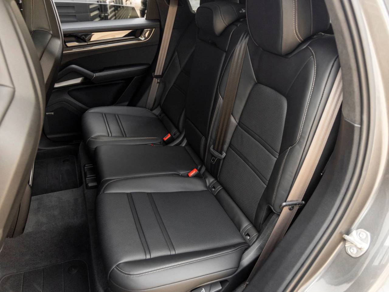 2025 Porsche Cayenne Turbo E-Hybrid