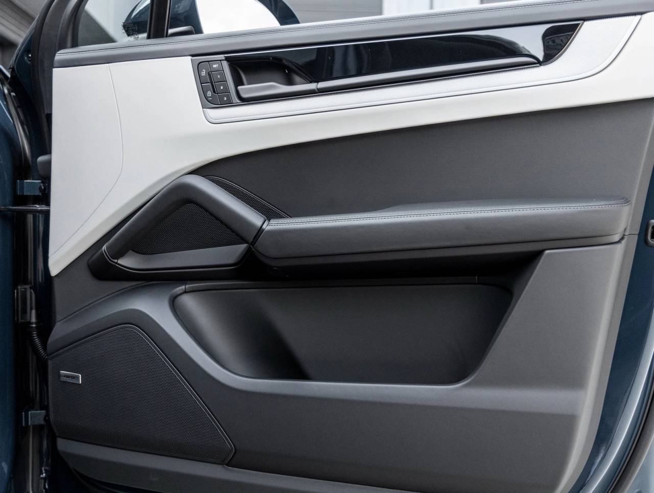 2025 Porsche Cayenne Coupe