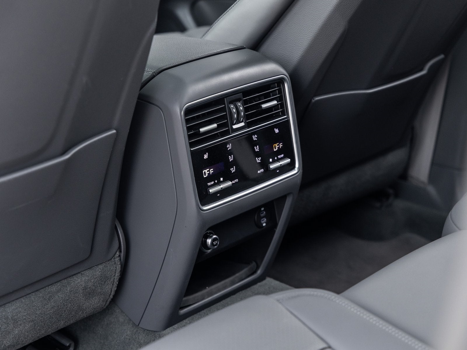 2022 Porsche Cayenne Coupe Cayenne Coupe Platinum Edition