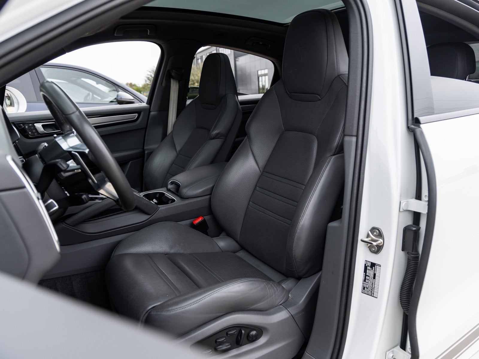 2022 Porsche Cayenne Coupe Cayenne Coupe Platinum Edition