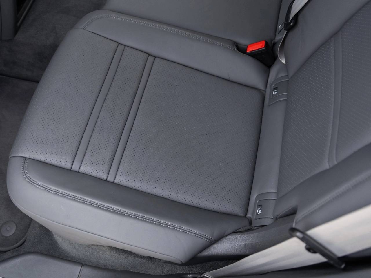 2022 Porsche Cayenne Coupe Cayenne Coupe Platinum Edition