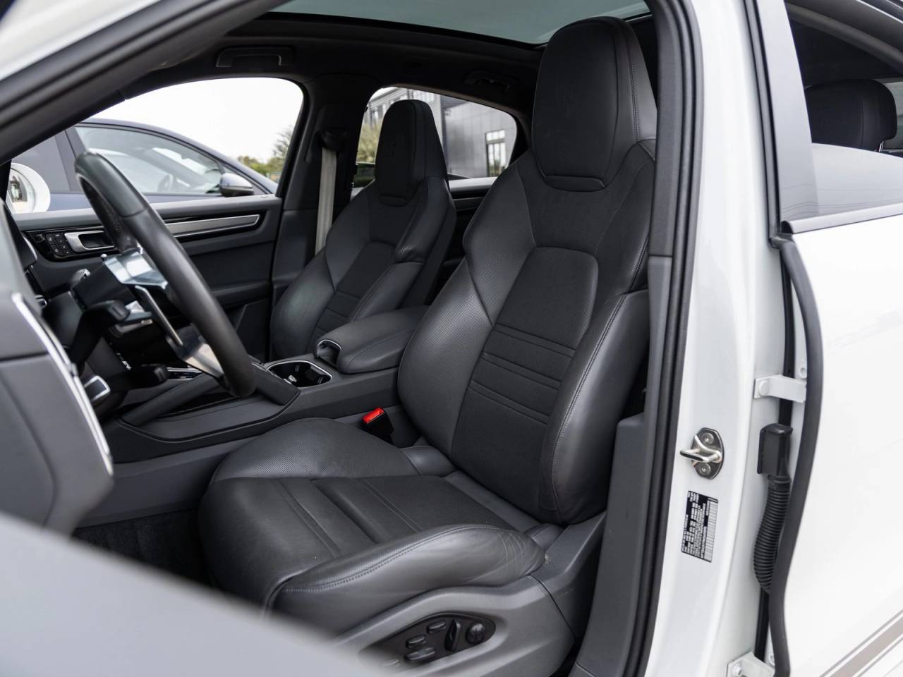 2022 Porsche Cayenne Coupe Cayenne Coupe Platinum Edition