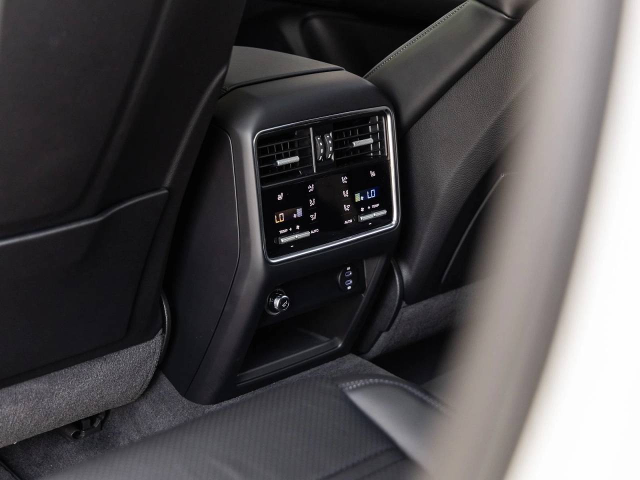2023 Porsche Cayenne S Coupe Platinum Edition