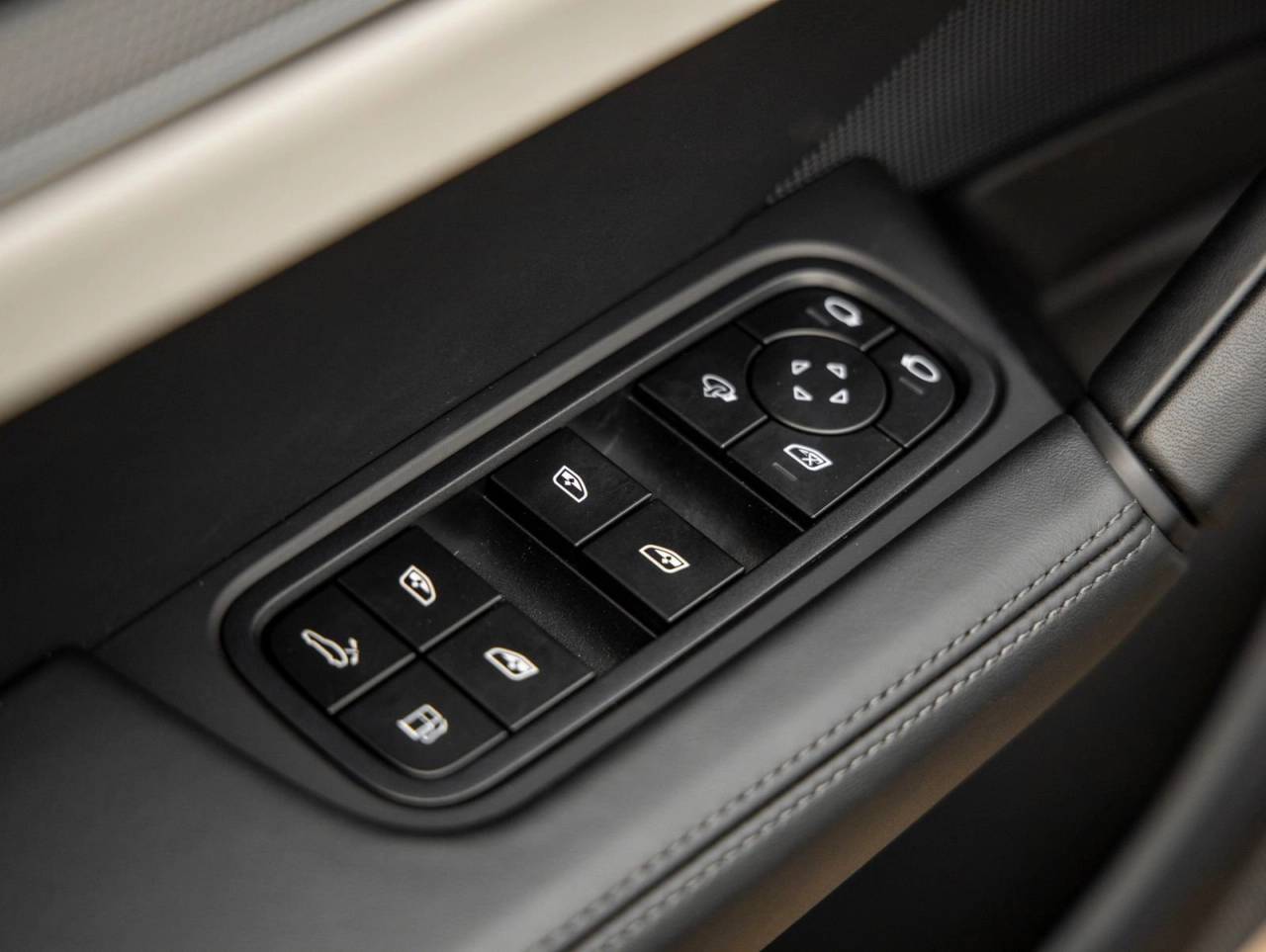2025 Porsche Cayenne E-Hybrid Coupe