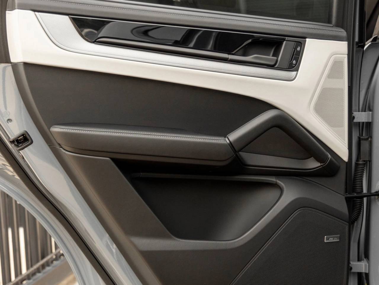 2025 Porsche Cayenne E-Hybrid Coupe