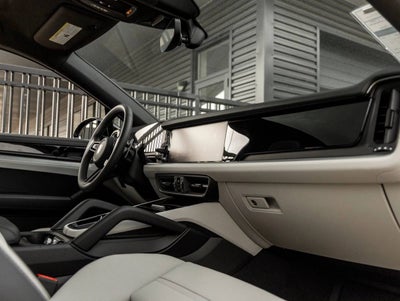 2025 Porsche Cayenne E-Hybrid Coupe