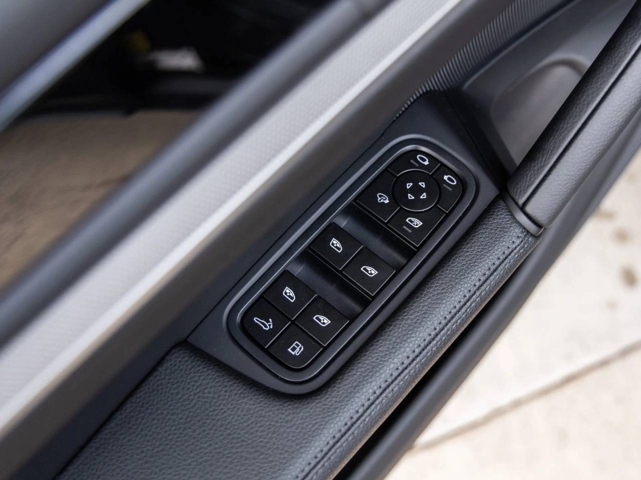 2025 Porsche Cayenne E-Hybrid Coupe